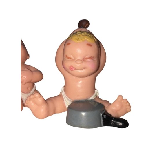 1990’s Galoob Magic Diaper Babies 2” Book, Spoon & Pan, Blowing Kisses Rubber - Picture 4 of 5